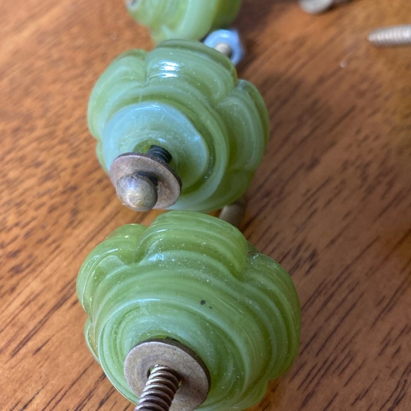 Hardware for drawers or cabinets. Vintage inspired. Light green. Six pieces. - Picture 5 of 6